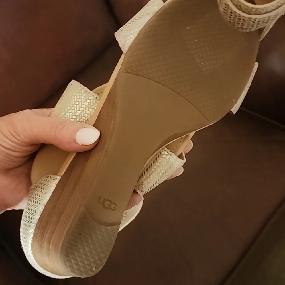 UGG Women's Light Beige Textured Ankle-Strap Sandals